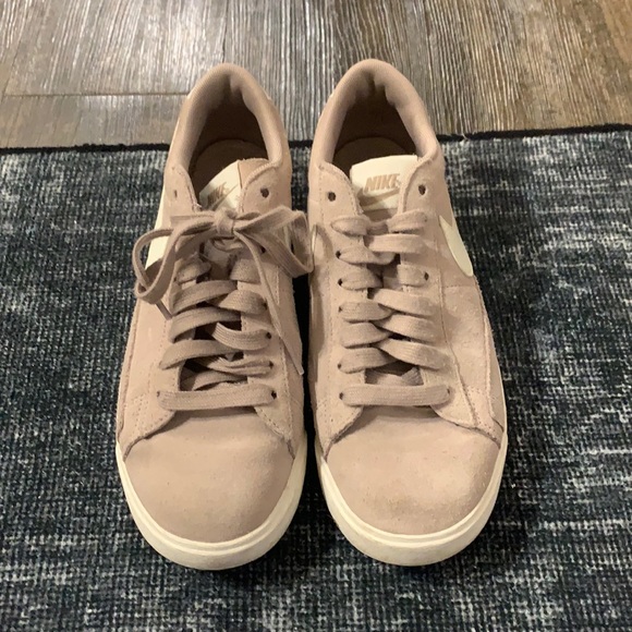 Dusty pink/purple Nike sneakers - Picture 1 of 5